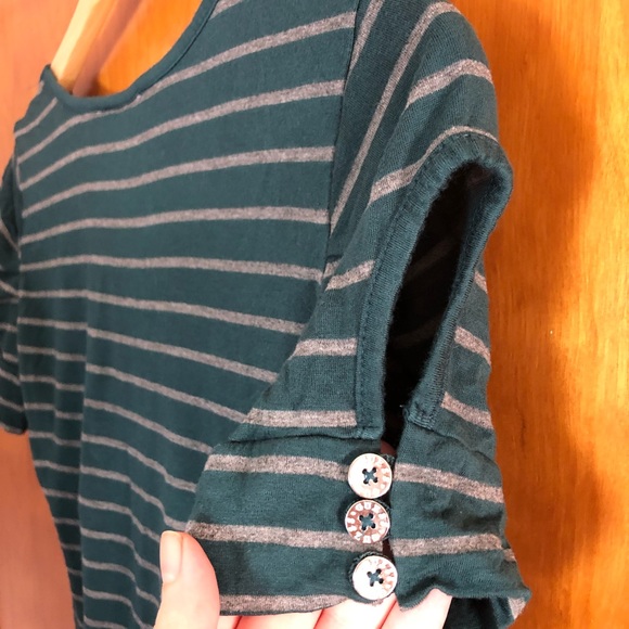 Guess | Striped Stretchy Keyhole Button Sleeves - Picture 4 of 7